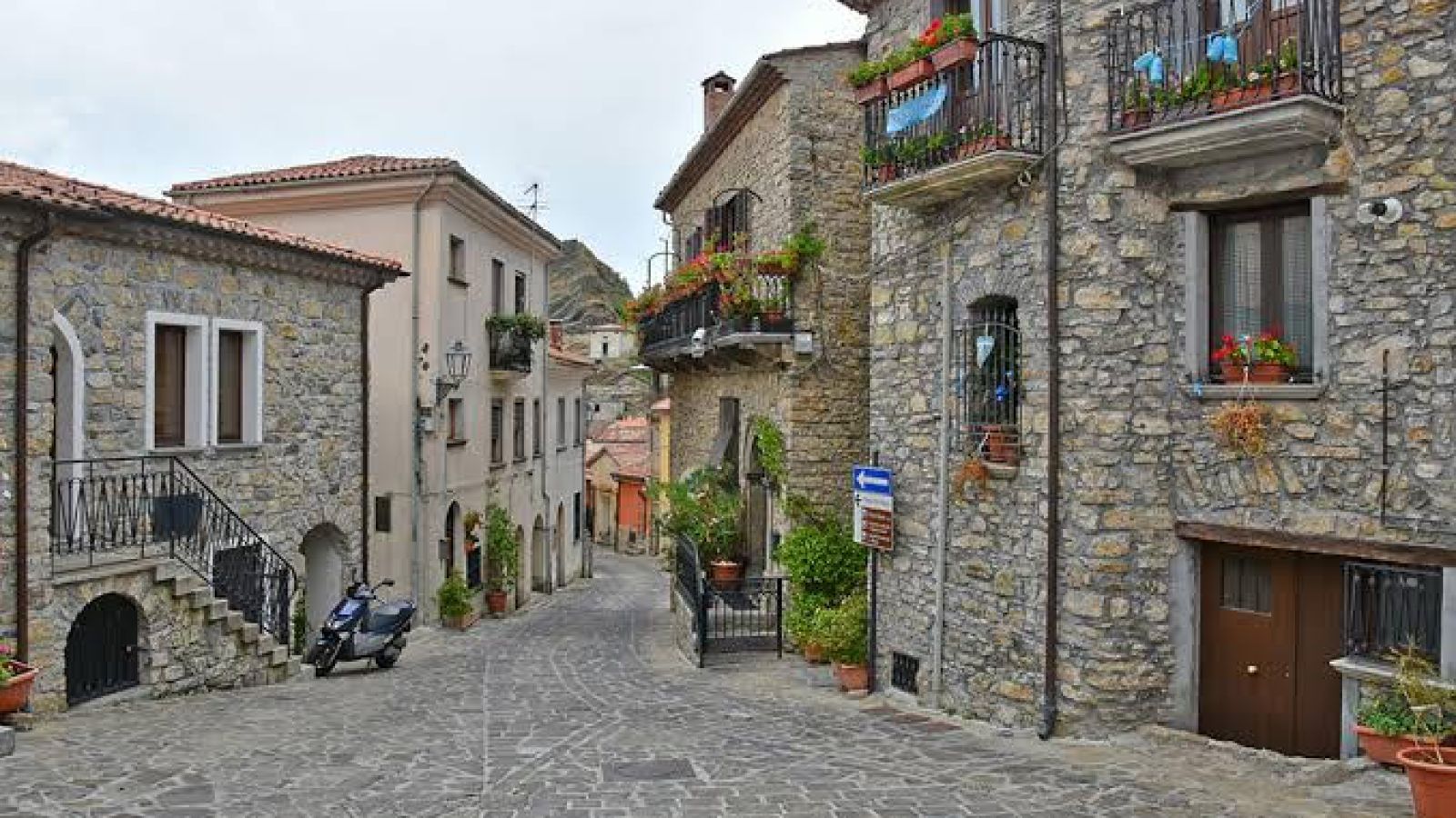AL VIA LA STAGIONE TEATRALE DI SASSO DI CASTALDA